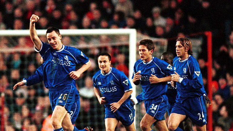 Джон ТЕРРИ (№26) и Деннис УАЙЗ (второй слева). Фото The Daily Mail