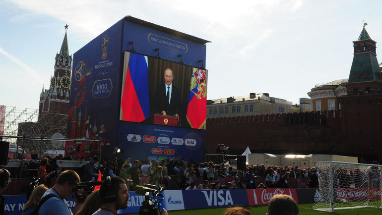 Пятница. Москва. Манежная площадь. До ЧМ-2018 осталась 1 000 дней. Фото Никита УСПЕНСКИЙ,