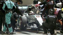 Сегодня. Сингапур. Льюис ХЭМИЛТОН покидает свой