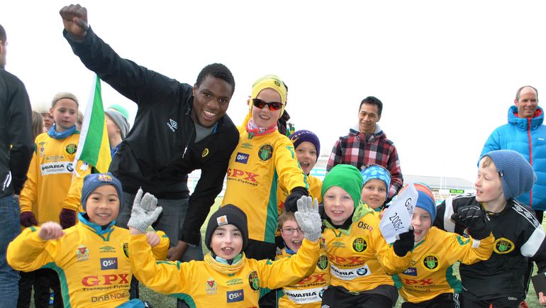 Чума АНЕНЕ и юные болельщики