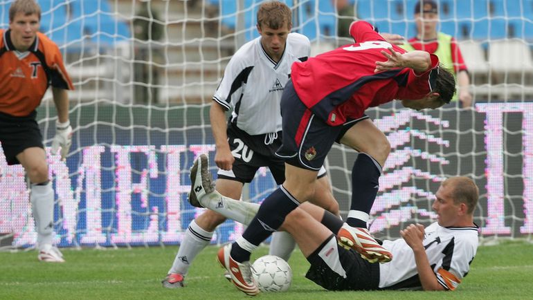 3 июля 2004 года. Москва. ЦСКА - Торпедо - 3:3. Этот сумасшедший матч Сергей КОРМИЛЬЦЕВ помнит до сих пор. Фото Александр ВИЛЬФ