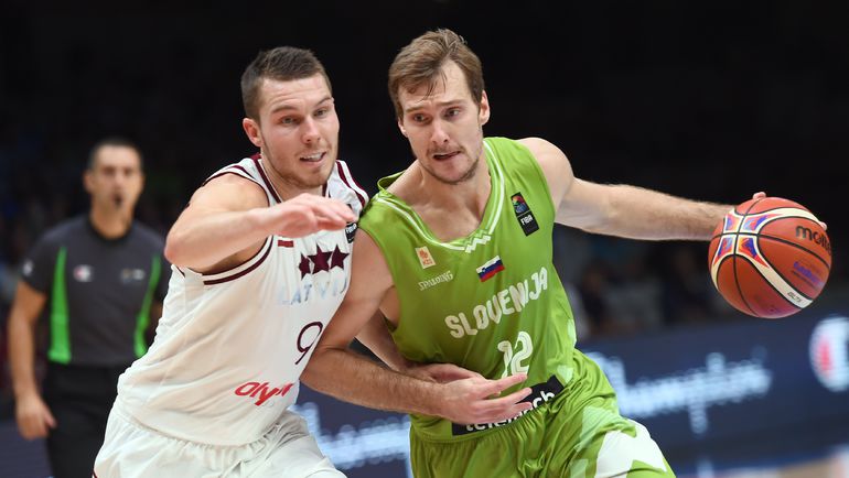 Зоран ДРАГИЧ (справа). Фото AFP