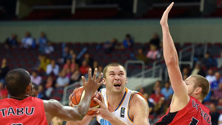 Кирилл ФЕСЕНКО (в центре). Фото AFP