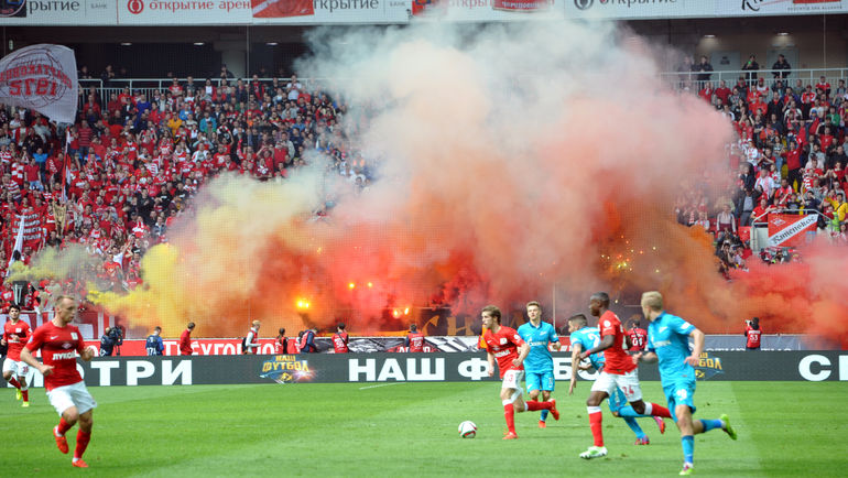 На дерби двух столиц болельщики всегда агрессивны. Фото Александр ФЕДОРОВ,