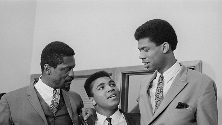 Одни из самых, если не самые, великих спортсменов США - Билл РАССЕЛЛ, Мухамед АЛИ и Карим АБДУЛ-ДЖАБАР. Фото amazonaws.com