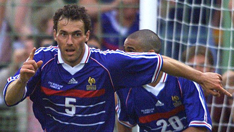 28 июня 1998 года. Франция – Парагвай – 1:0 (д.в.). Лоран БЛАН празднует забитый гол. Фото AFP
