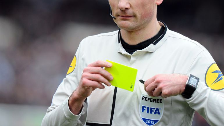 Желтая карточка. Фото AFP