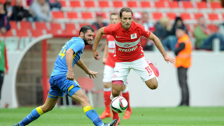 Порой Романа ШИРОКОВА (справа) остановить можно только с фолом. Фото Алексей ИВАНОВ,