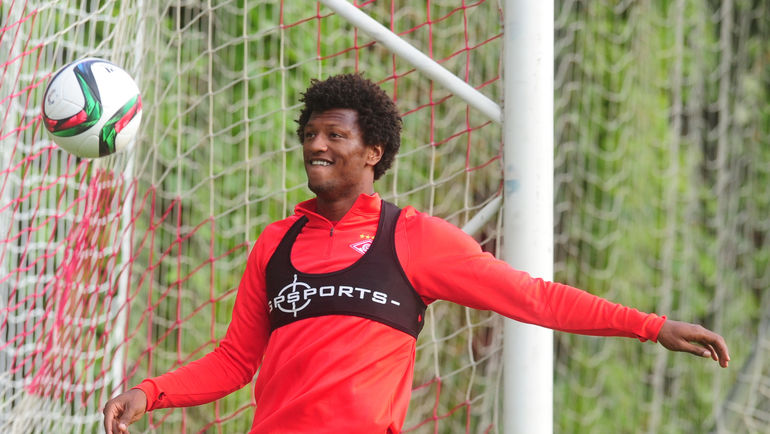 Скорость ЗЕ ЛУИША иногда вызывает вопросы у болельззщиков. Фото Федор УСПЕНСКИЙ,