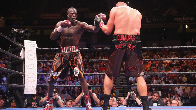 Суббота. Бирмингем. В бою с Жоанном ДЮОПОМ Деонтей УАЙЛДЕР (слева) опробовал все, что планировал. Фото AFP