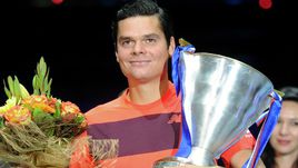 Воскресенье. Санкт-Петербург. Милош РАОНИЧ с кубком за победу на St.Petersburg Open.