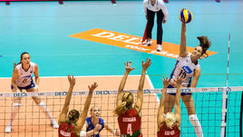 Воскресенье. Роттердам. Россия - Болгария - 3:0. В атаке Татьяна КОШЕЛЕВА.