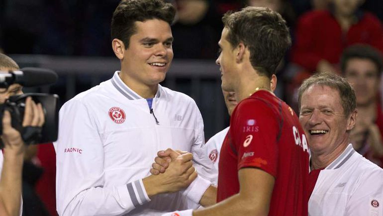 Выиграть для Канады Кубок Дэвиса - заветное желание Милоша РАОНИЧА (слева). Фото AFP