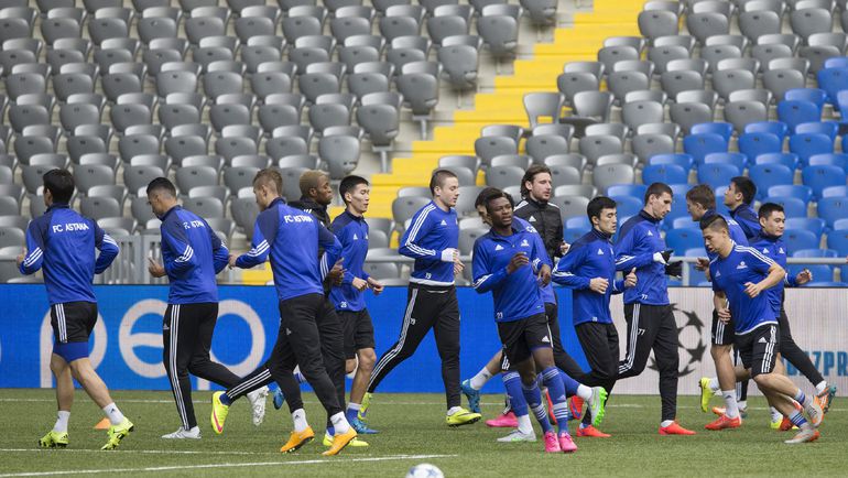 Вторник. Астана. Команда Станимира Стойлова готовится к дебютному домашнему матчу в группвых турнирах Лиги чемпионов. Фото REUTERS Вторник. Астана. Команда Станимира Стойлова готовится к дебютному домашнему матчу в группвых турнирах Лиги чемпионов. Фото REUTERS