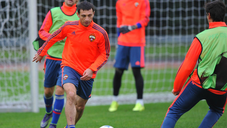 Алан ДЗАГОЕВ (слева) пробежал в 1-м туре Лиги чемпионов больше всех. Фото Александр ФЕДОРОВ, Алан ДЗАГОЕВ (слева) пробежал в 1-м туре Лиги чемпионов больше всех. Фото Александр ФЕДОРОВ,