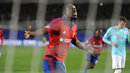 Среда. Химки. ЦСКА – ПСВ – 3:2. 36-я минута. Радость Сейду ДУМБЬЯ, забившего с пенальти третий мяч в ворота голландцев.