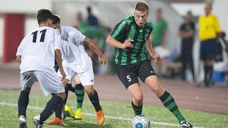 Кирилл ТРОФИМЕНКО играет на позиции полузащитника. Кирилл ТРОФИМЕНКО играет на позиции полузащитника.