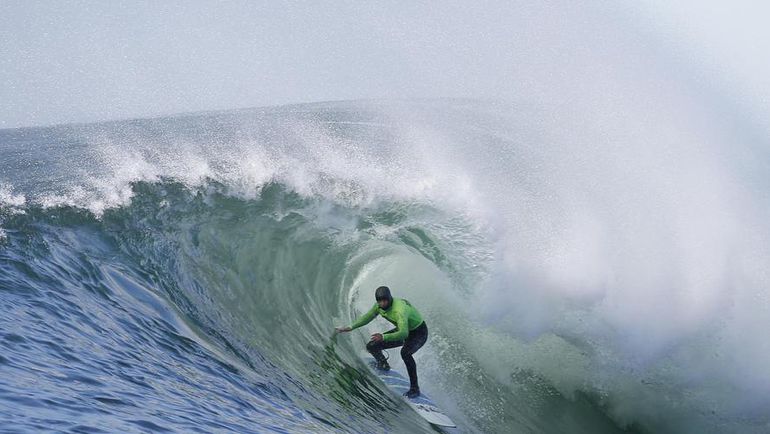 Серфинг - очень зрелищный, но для него нужно особые климатические условия. Фото REUTERS Серфинг - очень зрелищный, но для него нужно особые климатические условия. Фото REUTERS