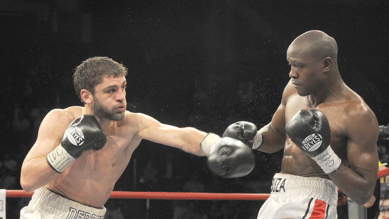 20 июня 2012 года. Хабиб АЛЛАХВЕРДИЕВ (слева) в бою с Кайзером МАБУЗОЙ. Фото Никита УСПЕНСКИЙ, 20 июня 2012 года. Хабиб АЛЛАХВЕРДИЕВ (слева) в бою с Кайзером МАБУЗОЙ. Фото Никита УСПЕНСКИЙ,