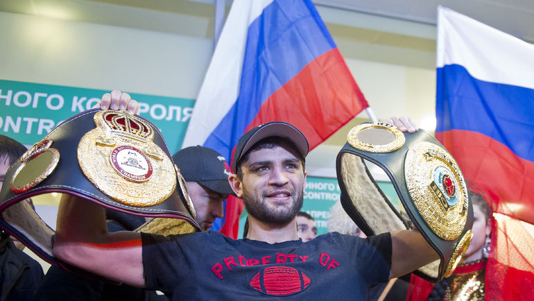 Хабиб АЛЛАХВЕРДИЕВ с чемпионскими поясами. Фото Антон СЕРГИЕНКО Хабиб АЛЛАХВЕРДИЕВ с чемпионскими поясами. Фото Антон СЕРГИЕНКО