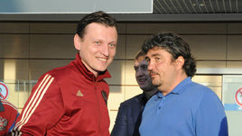 Главный тренер юношеской сборной России Михаил ГАЛАКТИОНОВ (слева) и Николай ПИСАРЕВ.