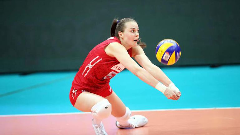 Суббота. Роттердам. Россия - Сербия - 3:1. Александра ПАСЫНКОВА на приеме. Фото cev.lu Суббота. Роттердам. Россия - Сербия - 3:1. Александра ПАСЫНКОВА на приеме. Фото cev.lu