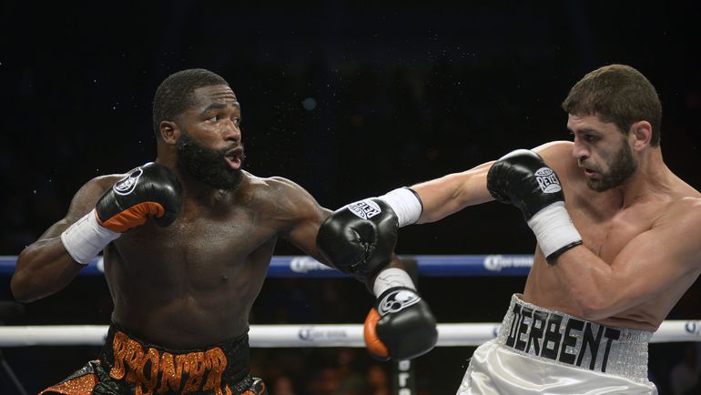 Хабиб АЛЛАХВЕРДИЕВ (справа) уступает Эдриену БРОНЕРУ. Фото AFP Хабиб АЛЛАХВЕРДИЕВ (справа) уступает Эдриену БРОНЕРУ. Фото AFP