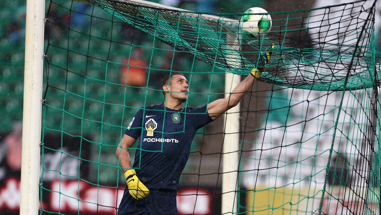 Илья ЧЕБАНУ начал профессиональную карьеру в Австрии, выступал в чемпионате Польши, а на российском этапе карьеры играл в Илья ЧЕБАНУ начал профессиональную карьеру в Австрии, выступал в чемпионате Польши, а на российском этапе карьеры играл в