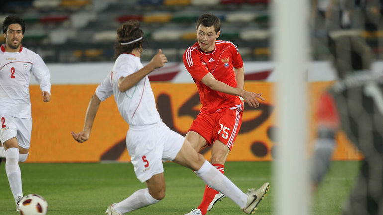 09.02.2011 года. Не уложившись в срок прибытия в расположение национальной сборной, на товарищеский матч с Ираном Динияр БИЛЯЛЕТДИНОВ (№15) вышел только во втором тайме. Фото Александр ФЕДОРОВ, 09.02.2011 года. Не уложившись в срок прибытия в расположение национальной сборной, на товарищеский матч с Ираном Динияр БИЛЯЛЕТДИНОВ (№15) вышел только во втором тайме. Фото Александр ФЕДОРОВ,