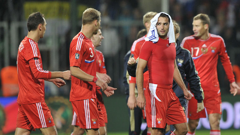 7 октября 2011 года. Жилина. Словакия - Россия - 0:1. Сергей ИГНАШЕВИЧ, Василий БЕРЕЗУЦКИЙ, Роман ШИРОКОВ (слева направо на переднем плане) вместе с партнерами радуются победе. Фото Александр ФЕДОРОВ, 7 октября 2011 года. Жилина. Словакия - Россия - 0:1. Сергей ИГНАШЕВИЧ, Василий БЕРЕЗУЦКИЙ, Роман ШИРОКОВ (слева направо на переднем плане) вместе с партнерами радуются победе. Фото Александр ФЕДОРОВ,