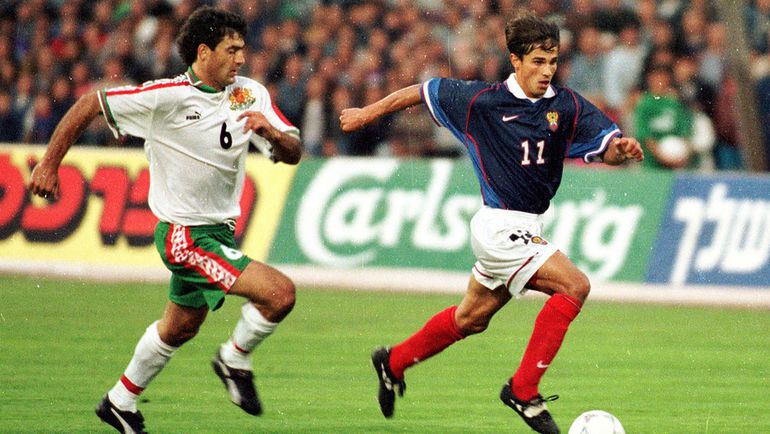10 сентября 1997 года. Болгария - Россия - 1:0. В атаке Игорь СИМУТЕНКОВ (справа). Фото Александр ФЕДОРОВ, 10 сентября 1997 года. Болгария - Россия - 1:0. В атаке Игорь СИМУТЕНКОВ (справа). Фото Александр ФЕДОРОВ,