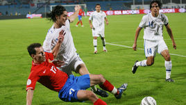 17 ноября 2007 года. Тель-Авив. Израиль - Россия - 2:1. Константин ЗЫРЯНОВ (слева) после матча емко прокомментировал игру своей команды.