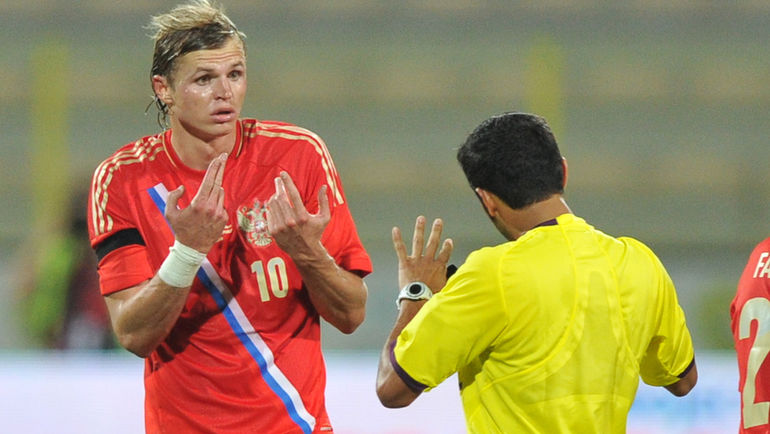 Излишняя грубость - недостаток Дмитрия ТАРАСОВА (слева) для исполнения роли центрального защитника. Фото Александр ФЕДОРОВ, Излишняя грубость - недостаток Дмитрия ТАРАСОВА (слева) для исполнения роли центрального защитника. Фото Александр ФЕДОРОВ,