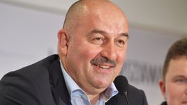 Вторник. Варшава. Станислав ЧЕРЧЕСОВ на пресс-конференции.