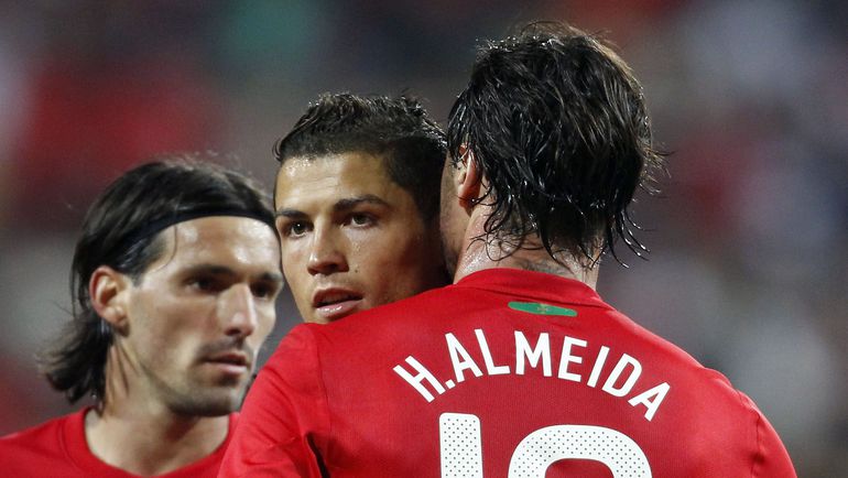 ДАННИ (слева) играл за ДАННИ (слева) играл за