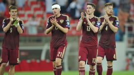 Могли бы Никита ЧЕРНОВ (второй слева) и Иван НОВОСЕЛЬЦЕВ (справа) помочь тренерскому штабу сборной России ликвидировать дефицит защитников?