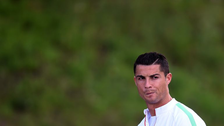 КРИШТИАНУ РОНАЛДУ уже может подписывать новые рекламные контракты на Euro-2016. Фото AFP КРИШТИАНУ РОНАЛДУ уже может подписывать новые рекламные контракты на Euro-2016. Фото AFP