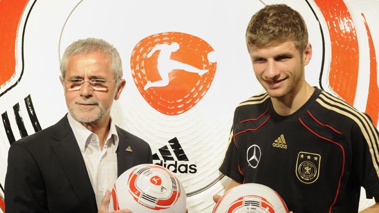 2010 год. Эрасмия. Герд МЮЛЛЕР (справа) и Томас МЮЛЛЕР во время ЧМ-2010. Фото AFP 2010 год. Эрасмия. Герд МЮЛЛЕР (справа) и Томас МЮЛЛЕР во время ЧМ-2010. Фото AFP