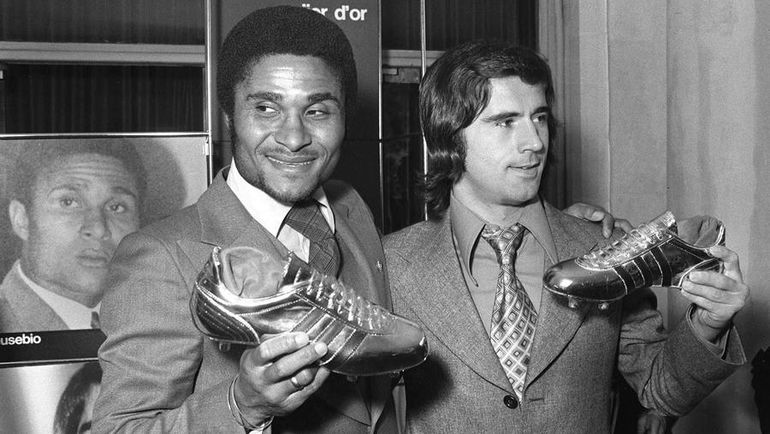 1973 год. Париж. ЭЙСЕБИО (слева) и Герд МЮЛЛЕР - обладатели золотой и серебряных бутс лучшим бомбардирам Европы. Фото AFP 1973 год. Париж. ЭЙСЕБИО (слева) и Герд МЮЛЛЕР - обладатели золотой и серебряных бутс лучшим бомбардирам Европы. Фото AFP