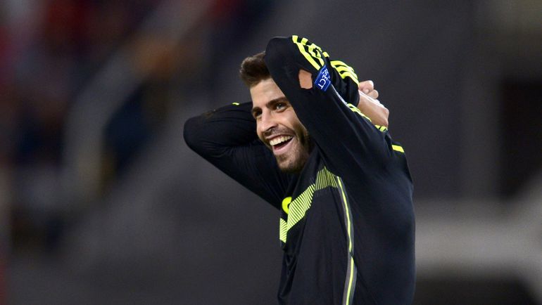 Жерар ПИКЕ в последнее время не скучает. Фото REUTERS Жерар ПИКЕ в последнее время не скучает. Фото REUTERS