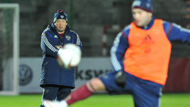 Тренировка сборной России перед матчем с Черногорией - наставник команды Леонид СЛУЦКИЙ.