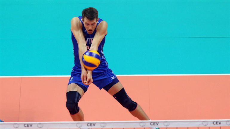 Сегодня. Бусто-Арсицио. Словакия - Россия - 0:3. На приеме Евгений СИВОЖЕЛЕЗ. Фото cev.lu Сегодня. Бусто-Арсицио. Словакия - Россия - 0:3. На приеме Евгений СИВОЖЕЛЕЗ. Фото cev.lu