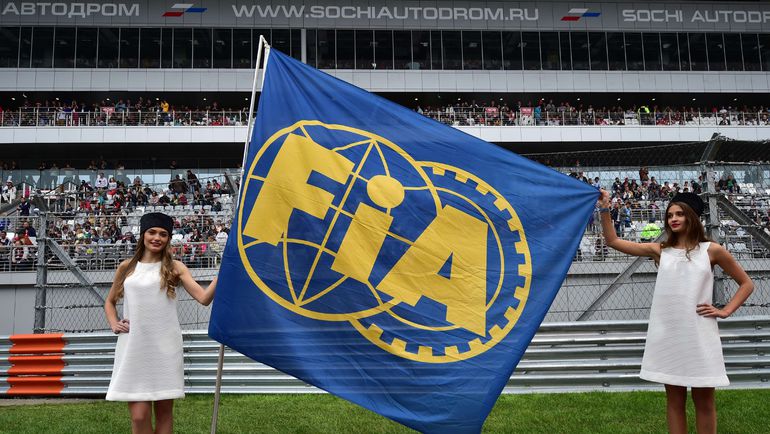 Сегодня. Сочи. Грид-герлз перед стартом гонки. Фото AFP Сегодня. Сочи. Грид-герлз перед стартом гонки. Фото AFP