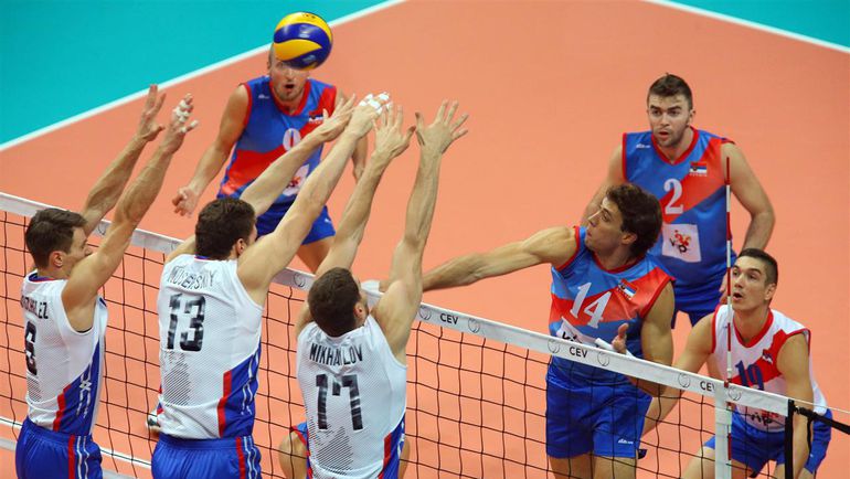 Сегодня. Бусто-Арсицио. Сербия - Россия - 1:3. Россияне блокируют атаку Александара АТАНАСЬЕВИЧА. Фото cev.lu Сегодня. Бусто-Арсицио. Сербия - Россия - 1:3. Россияне блокируют атаку Александара АТАНАСЬЕВИЧА. Фото cev.lu