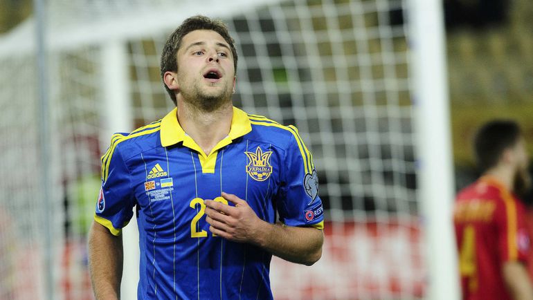 Артему КРАВЕЦУ и его партнерам по сборной Украины нужно побеждать Испанию, чтобы претендовать на прямой выход на Euro-2016. Фото REUTERS Артему КРАВЕЦУ и его партнерам по сборной Украины нужно побеждать Испанию, чтобы претендовать на прямой выход на Euro-2016. Фото REUTERS