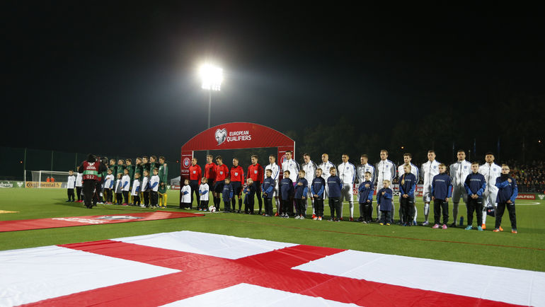 На родине футбола весьма скромные ожидания от главной команды страны. Фото REUTERS На родине футбола весьма скромные ожидания от главной команды страны. Фото REUTERS