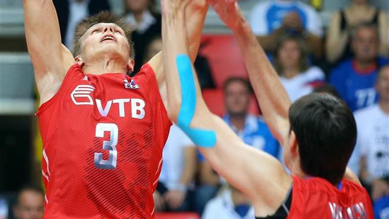 9 октября. Бусто-Арсицио. Россия - Финляндия - 3:0. Дмитрий КОВАЛЕВ участвует в организации атаки сборной России. Фото cev.lu 9 октября. Бусто-Арсицио. Россия - Финляндия - 3:0. Дмитрий КОВАЛЕВ участвует в организации атаки сборной России. Фото cev.lu