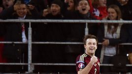 12 октября. Москва. Россия - Черногория - 2:0. Олег КУЗЬМИН празднует забитый гол.