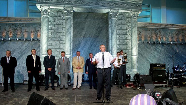 Владимир МАКСИМОВ на открытии дворца спорта в Чехове. Фото Юрий ШИРОКОГОРОВ Владимир МАКСИМОВ на открытии дворца спорта в Чехове. Фото Юрий ШИРОКОГОРОВ