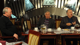 Вторник. Москва. Олег РОМАНЦЕВ, Георгий ЯРЦЕВ и Валерий ГАЗЗАЕВ (слева направа).